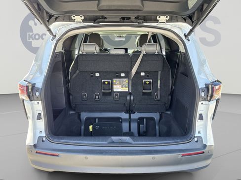 Used 2025 Toyota Sienna XLE AWD/4WD image 26