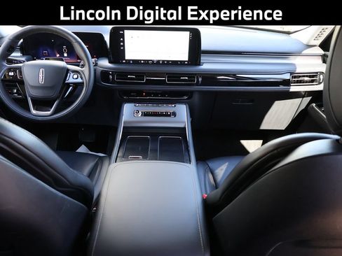 Used 2025 Lincoln Aviator AWD image 12