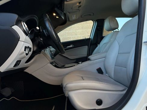 Used 2017 Mercedes-Benz GLA 250 image 40