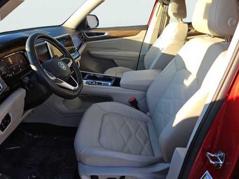 Certified 2025 Volkswagen Atlas SE image 33