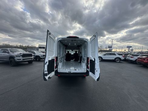 New 2026 Ford Transit 250 148 Medium Roof RWD image 25