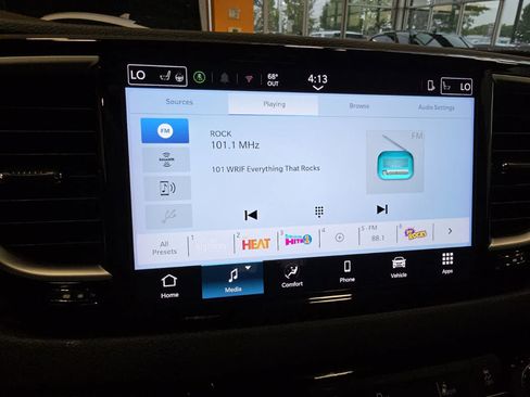 Used 2026 Chrysler Pacifica Select FWD image 25