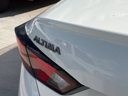 Used 2025 Nissan Altima 2.5 SV FWD image 4