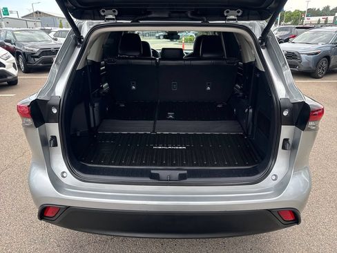 Used 2024 Toyota Highlander XLE AWD/4WD image 7