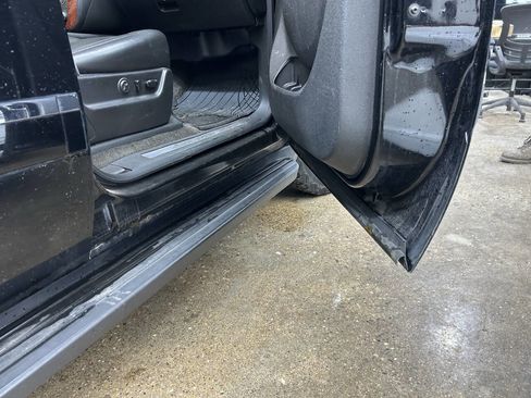 Used 2012 Chevrolet Suburban LTZ image 7