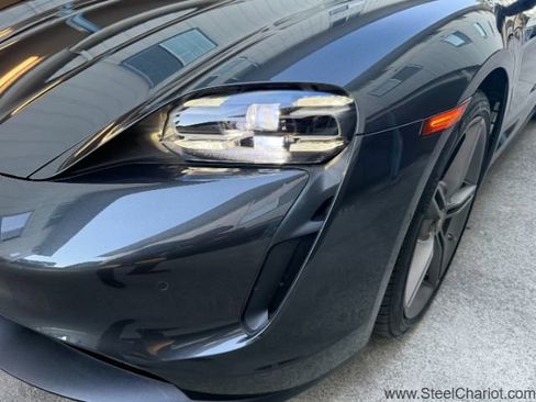 Used 2022 Porsche Taycan image 12