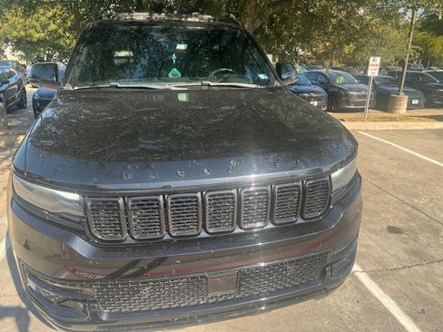 Used 2022 Jeep Wagoneer Series I AWD/4WD image 7