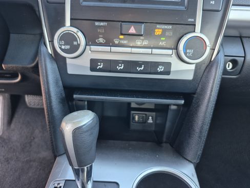 Used 2014 Toyota Camry SE FWD image 24