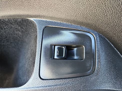 Certified 2022 Volkswagen Tiguan SE R-Line image 30