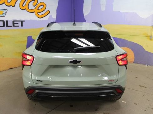 Used 2024 Chevrolet Trax RS w/ Sunroof Package FWD image 7