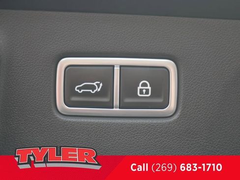Used 2023 Kia Sorento EX image 16