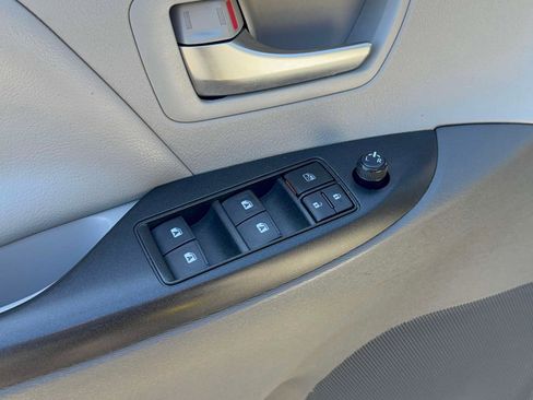 Used 2020 Toyota Sienna LE w/ Cargo Management Package image 13