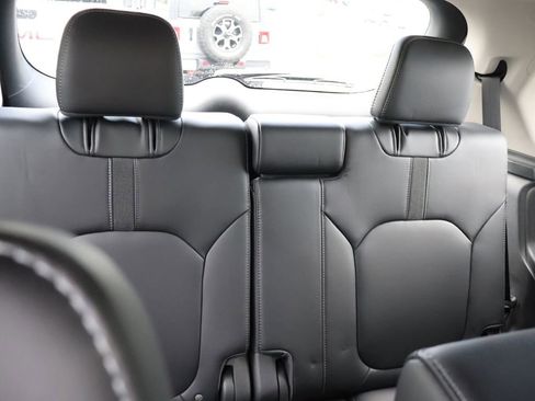 Certified 2023 Honda Pilot Touring image 13