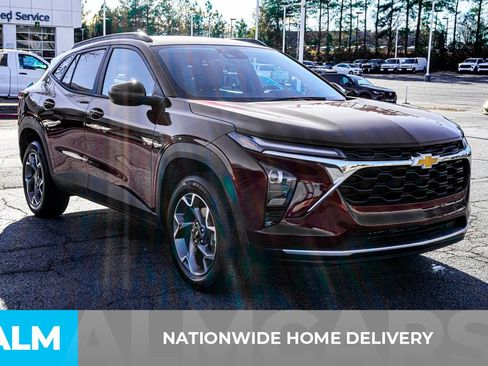 Used 2025 Chevrolet Trax LT w/ LT Convenience Package image 6