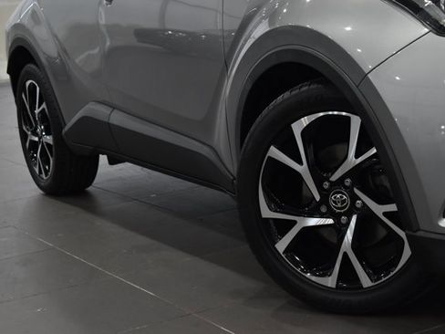 Used 2018 Toyota C-HR XLE image 4