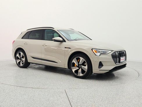 Used 2022 Audi e-tron Premium Plus AWD/4WD image 3
