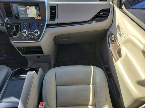 Used 2016 Toyota Sienna XLE w/ XLE Navigation Package image 11