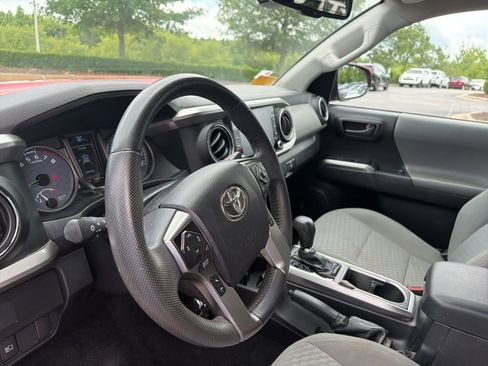 Used 2021 Toyota Tacoma SR5 AWD/4WD image 8