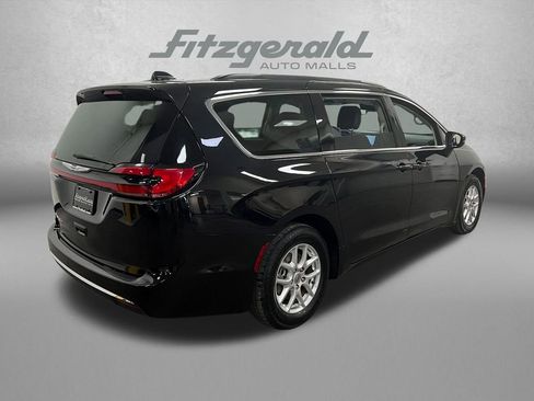 Used 2022 Chrysler Pacifica Touring-L image 7