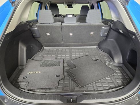 Used 2020 Toyota RAV4 LE image 15