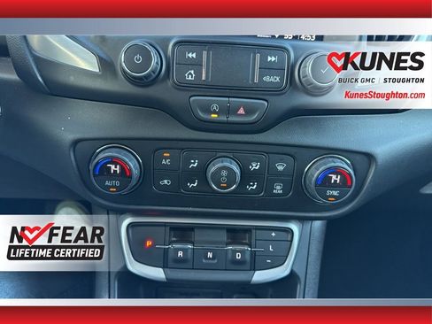 Used 2024 GMC Terrain SLT image 32