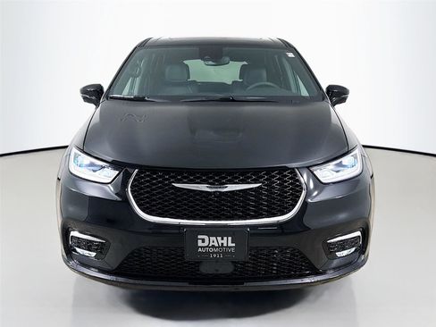 New 2026 Chrysler Pacifica Select image 2