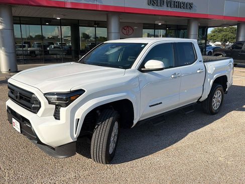 Used 2025 Toyota Tacoma SR5 AWD/4WD image 7