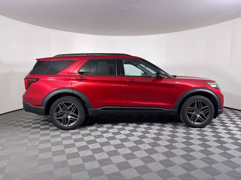 Used 2025 Ford Explorer ST-Line w/ ST-Line Street Pack AWD/4WD image 14