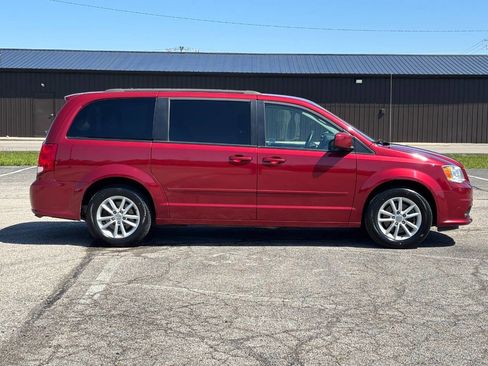 Used 2015 Dodge Grand Caravan SXT FWD image 2