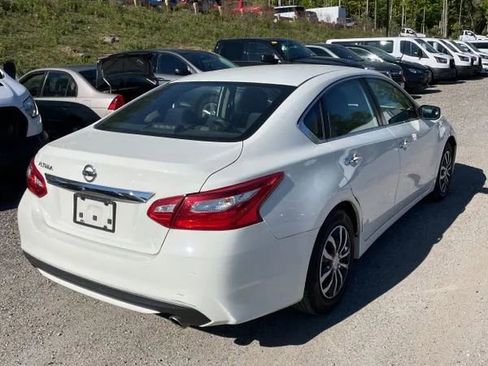 Used 2016 Nissan Altima 2.5 S FWD image 2
