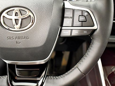 Used 2022 Toyota Highlander Platinum image 26