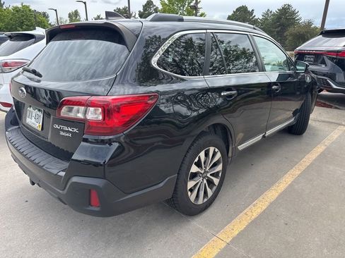 Used 2018 Subaru Outback 3.6R Touring AWD/4WD image 3