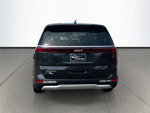 Used 2024 Kia Carnival EX FWD image 6