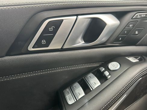 Used 2025 BMW X7 xDrive40i w/ Premium Package image 11