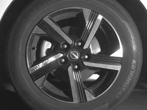 Used 2025 Nissan Sentra SV FWD image 12