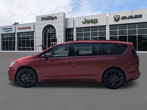New 2026 Chrysler Pacifica Limited w/ S Appearance Package FWD image 6