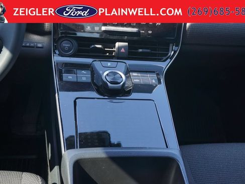 Used 2024 Toyota bZ4X FWD image 17
