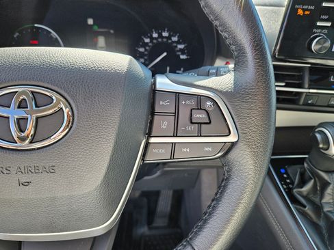 Used 2021 Toyota Sienna XLE AWD/4WD image 19