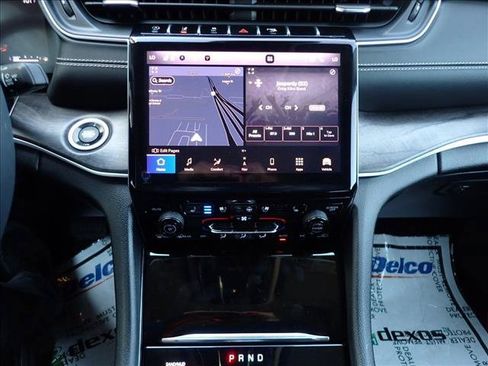Used 2023 Jeep Grand Cherokee Limited w/ Luxury Tech Group II AWD/4WD image 18