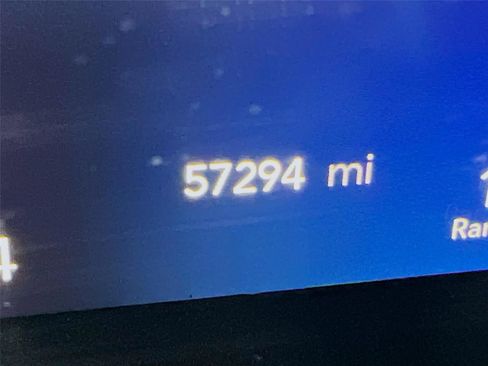 Used 2024 Chrysler Pacifica Touring-L image 32