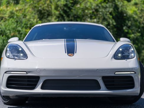 Used 2025 Porsche 718 Cayman RWD image 34