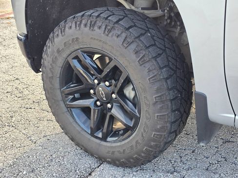 Used 2020 Chevrolet Silverado 1500 Custom Trail Boss w/ Custom Convenience Package AWD/4WD image 9
