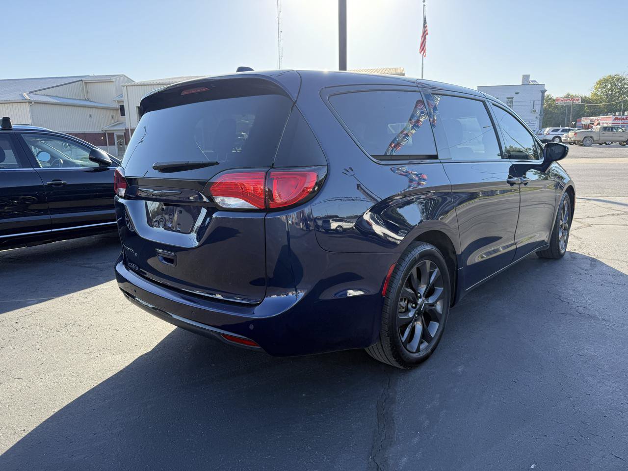 Used 2019 Chrysler Pacifica Touring Plus w/ S Appearance Package FWD image 5