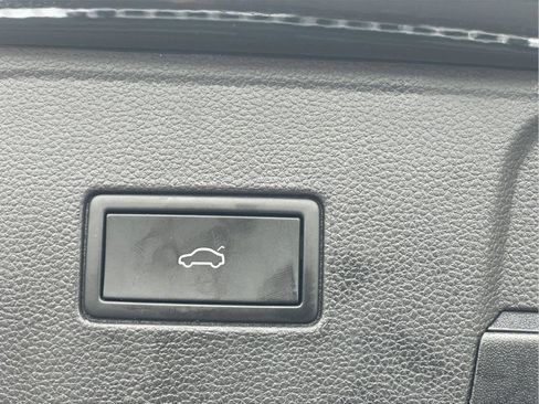 Used 2023 Volkswagen Atlas SE w/ Black Wheel Package image 11