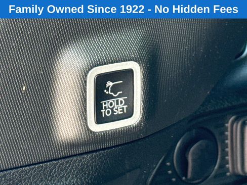 Used 2025 Jeep Grand Cherokee Limited w/ Luxury Tech Group II AWD/4WD image 19