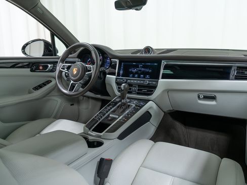 Certified 2021 Porsche Macan AWD/4WD image 17