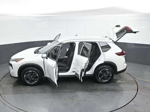 Used 2025 Nissan Rogue SV image 50