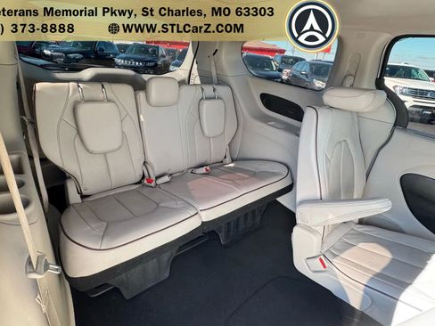 Used 2020 Chrysler Pacifica Limited FWD image 18
