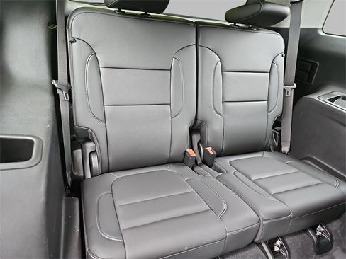 Certified 2023 GMC Acadia SLT w/ Preferred Package image 12