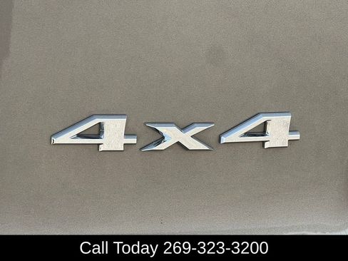 Used 2019 Jeep Cherokee Latitude Plus w/ Cold Weather Group AWD/4WD image 9